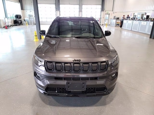 2022 Granite Crystal Metallic Clearcoat Jeep Compass Latitude 4X4 SUV