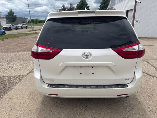 2018 White Toyota Sienna XLE Premium FWD Van