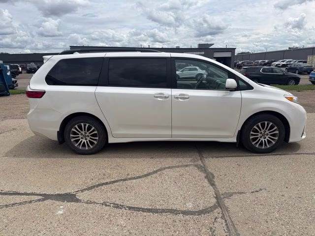 2018 White Toyota Sienna XLE Premium FWD Van