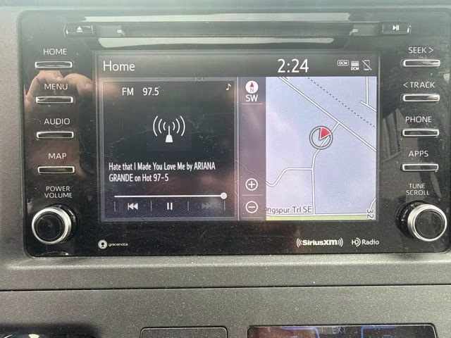 2018 White Toyota Sienna XLE Premium FWD Van