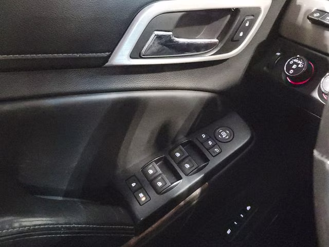 2015 White Diamond Clearcoat GMC Yukon XL Denali 4X4 SUV
