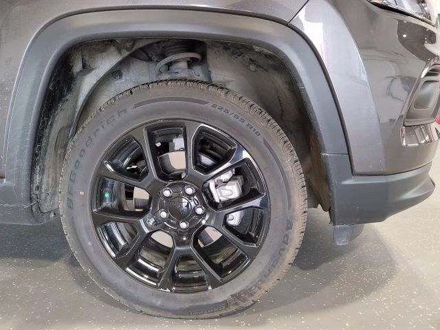 2022 Granite Crystal Metallic Clearcoat Jeep Compass Latitude 4X4 SUV