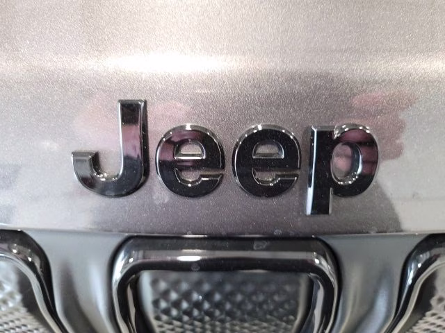 2022 Granite Crystal Metallic Clearcoat Jeep Compass Latitude 4X4 SUV