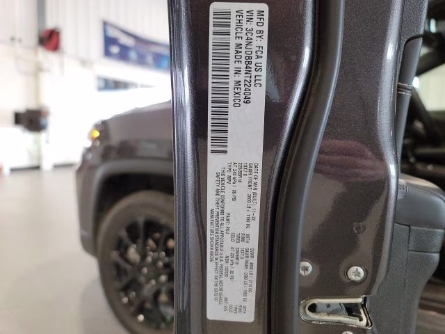 2022 Granite Crystal Metallic Clearcoat Jeep Compass Latitude 4X4 SUV