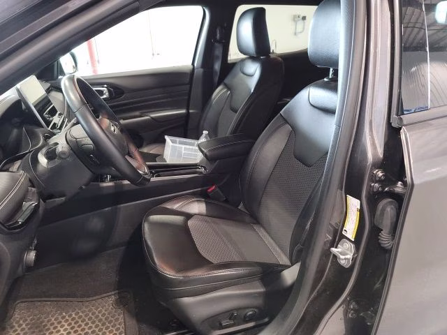 2022 Granite Crystal Metallic Clearcoat Jeep Compass Latitude 4X4 SUV