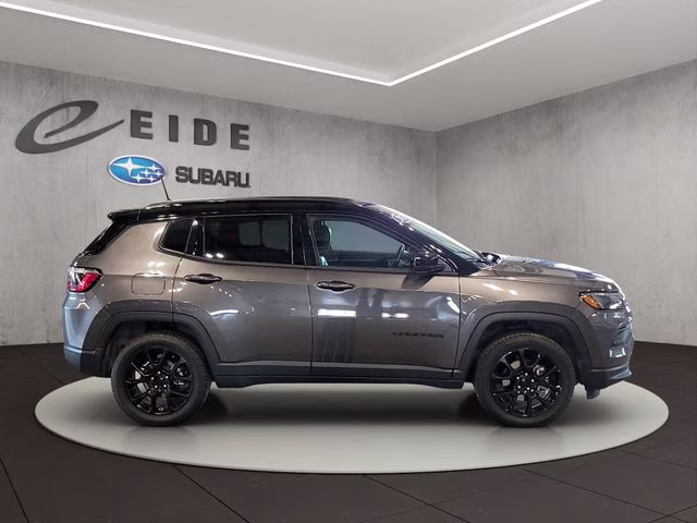 2022 Granite Crystal Metallic Clearcoat Jeep Compass Latitude 4X4 SUV