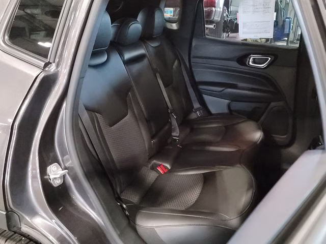 2022 Granite Crystal Metallic Clearcoat Jeep Compass Latitude 4X4 SUV