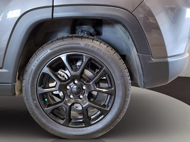 2022 Granite Crystal Metallic Clearcoat Jeep Compass Latitude 4X4 SUV
