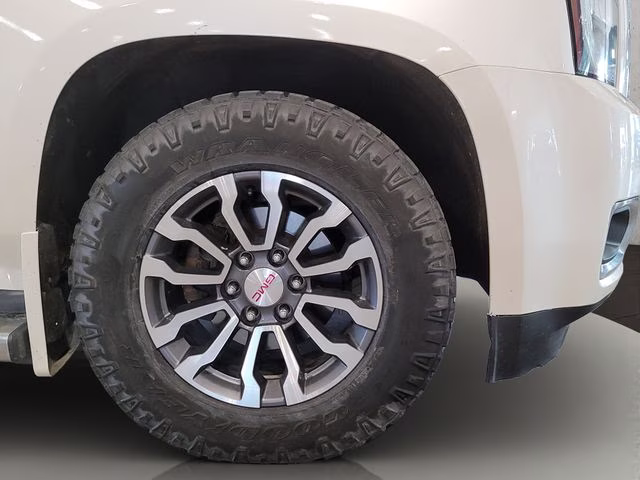 2015 White Diamond Clearcoat GMC Yukon XL Denali 4X4 SUV
