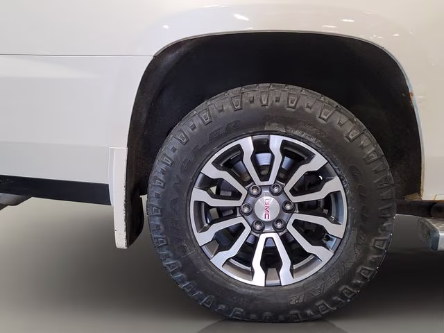 2015 White Diamond Clearcoat GMC Yukon XL Denali 4X4 SUV