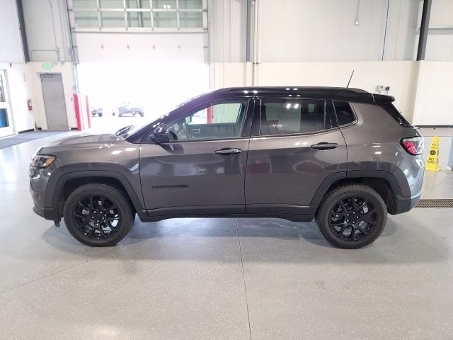 2022 Granite Crystal Metallic Clearcoat Jeep Compass Latitude 4X4 SUV