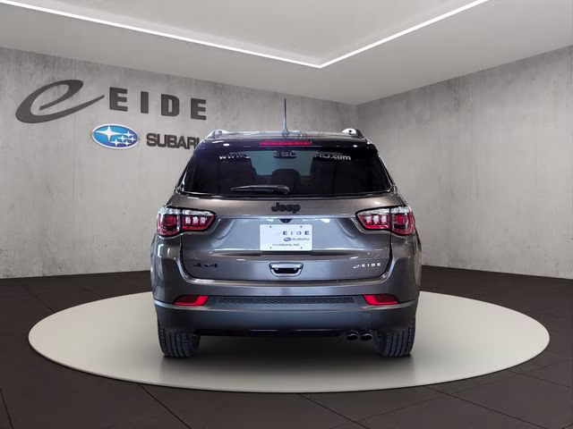 2022 Granite Crystal Metallic Clearcoat Jeep Compass Latitude 4X4 SUV