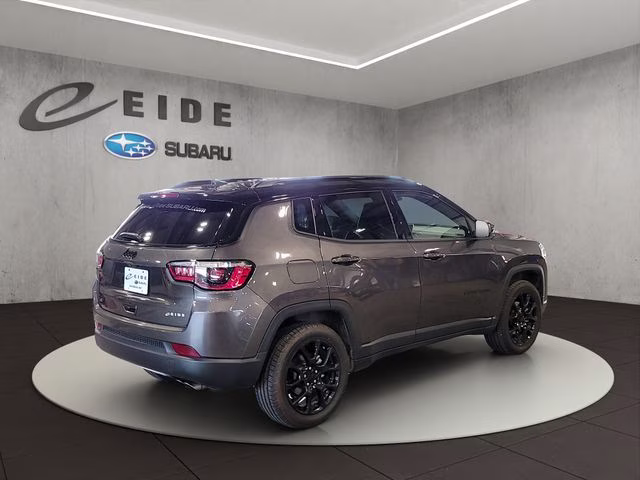 2022 Granite Crystal Metallic Clearcoat Jeep Compass Latitude 4X4 SUV