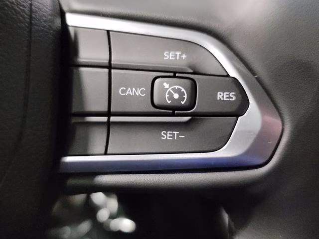 2022 Granite Crystal Metallic Clearcoat Jeep Compass Latitude 4X4 SUV