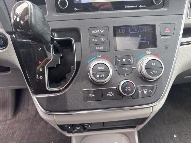 2018 White Toyota Sienna XLE Premium FWD Van