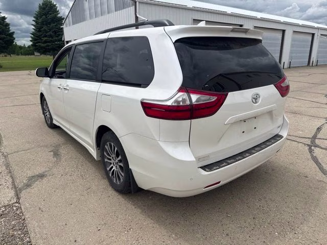 2018 White Toyota Sienna XLE Premium FWD Van
