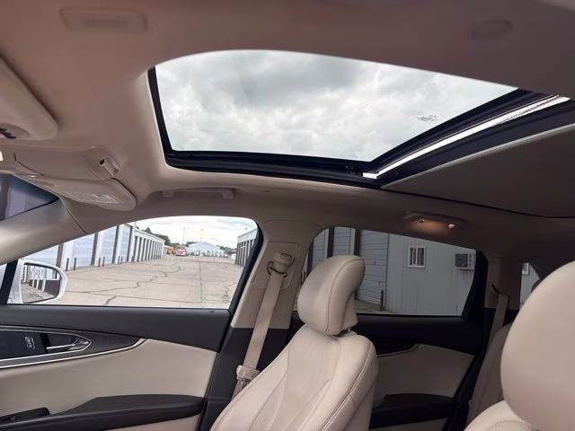 2019 White Lincoln Nautilus Reserve AWD SUV