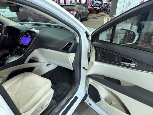 2019 White Lincoln Nautilus Reserve AWD SUV