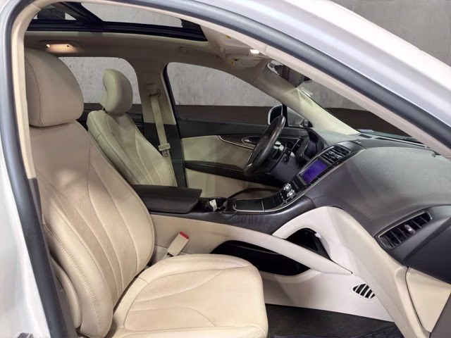 2019 White Lincoln Nautilus Reserve AWD SUV