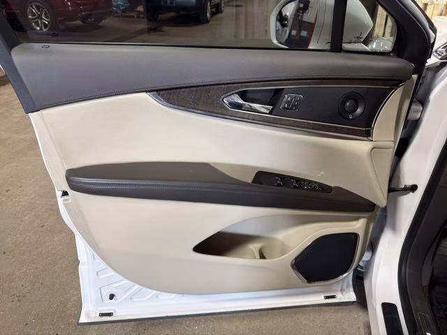 2019 White Lincoln Nautilus Reserve AWD SUV