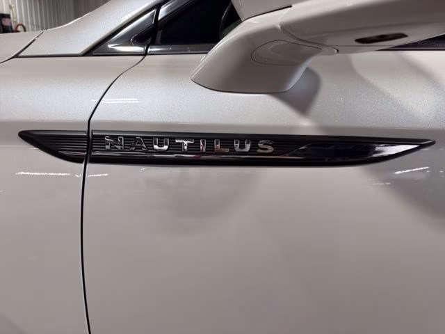 2019 White Lincoln Nautilus Reserve AWD SUV