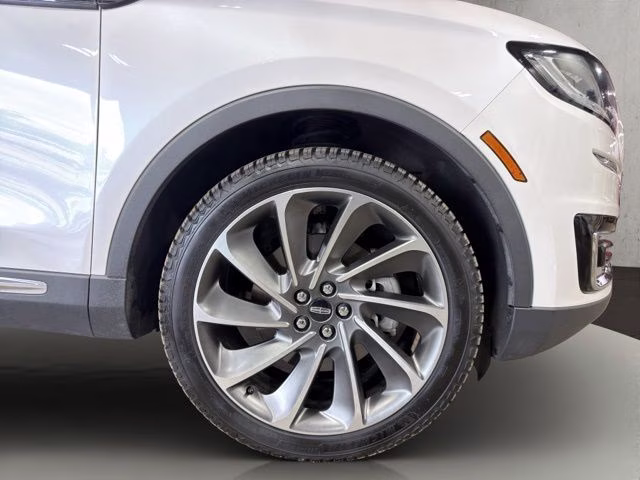 2019 White Lincoln Nautilus Reserve AWD SUV