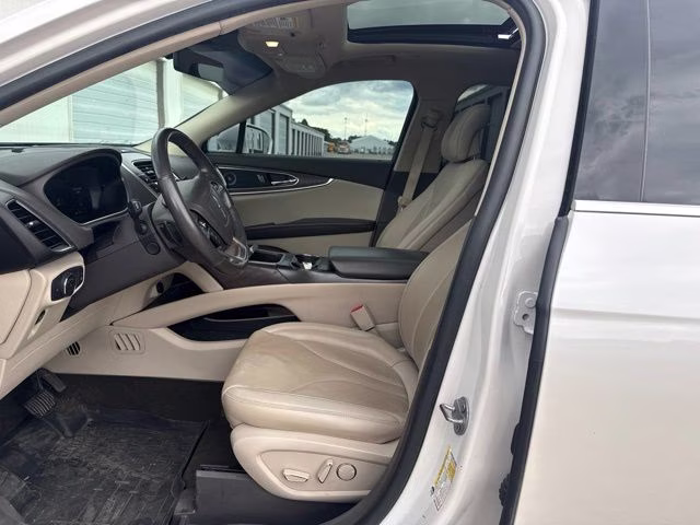 2019 White Lincoln Nautilus Reserve AWD SUV