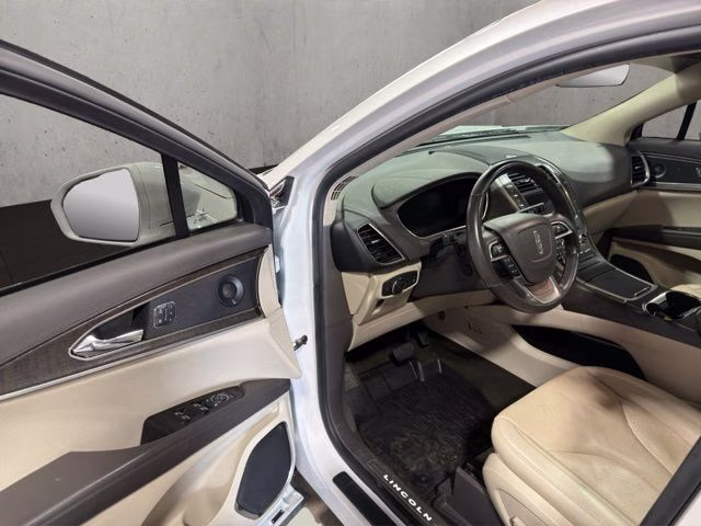 2019 White Lincoln Nautilus Reserve AWD SUV