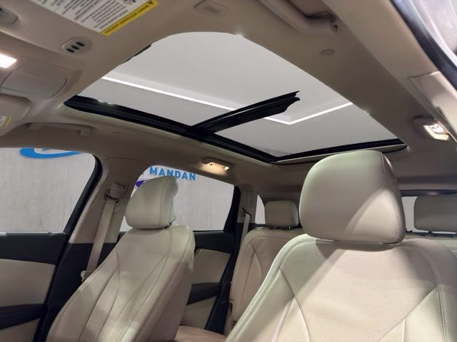 2019 White Lincoln Nautilus Reserve AWD SUV