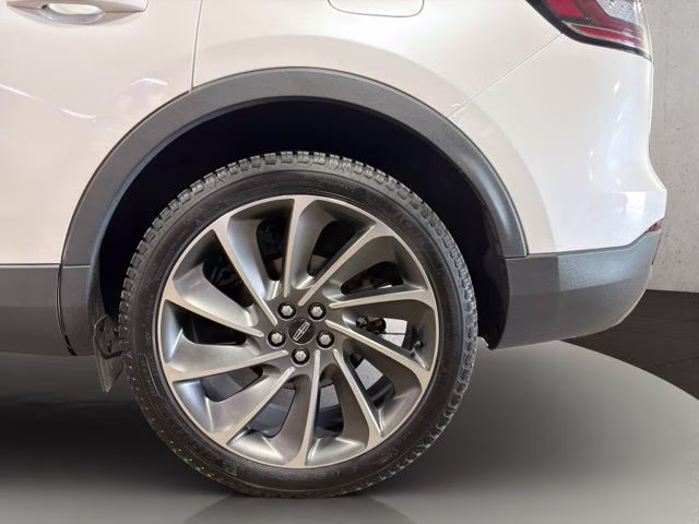 2019 White Lincoln Nautilus Reserve AWD SUV