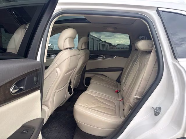 2019 White Lincoln Nautilus Reserve AWD SUV