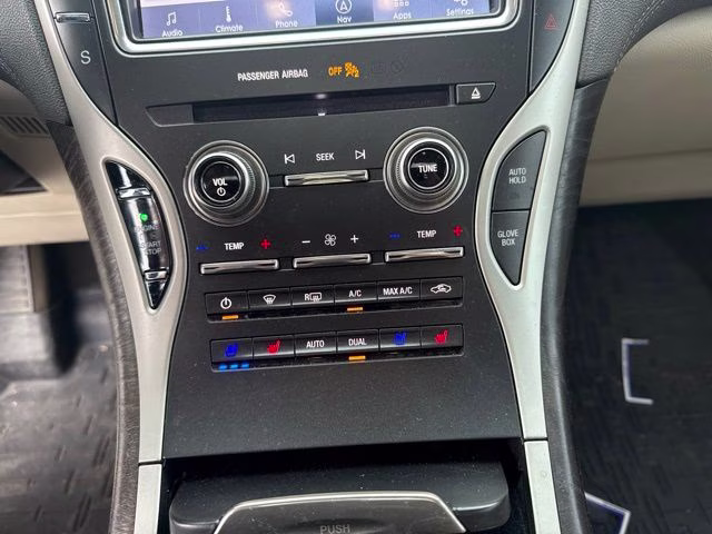 2019 White Lincoln Nautilus Reserve AWD SUV