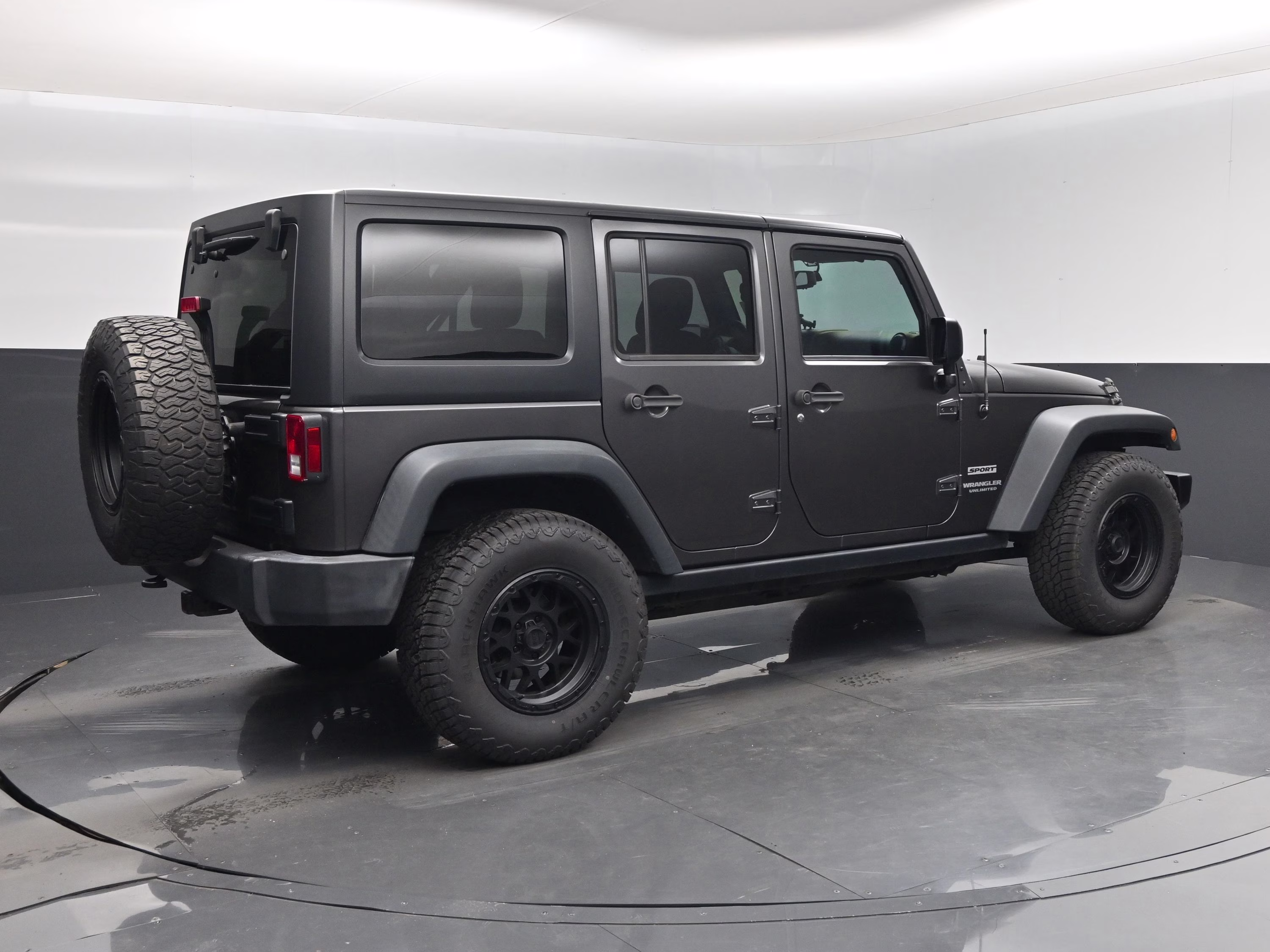 2016 Granite Crystal Metallic Clearcoat Jeep Wrangler Unlimited Sport 4X4 SUV