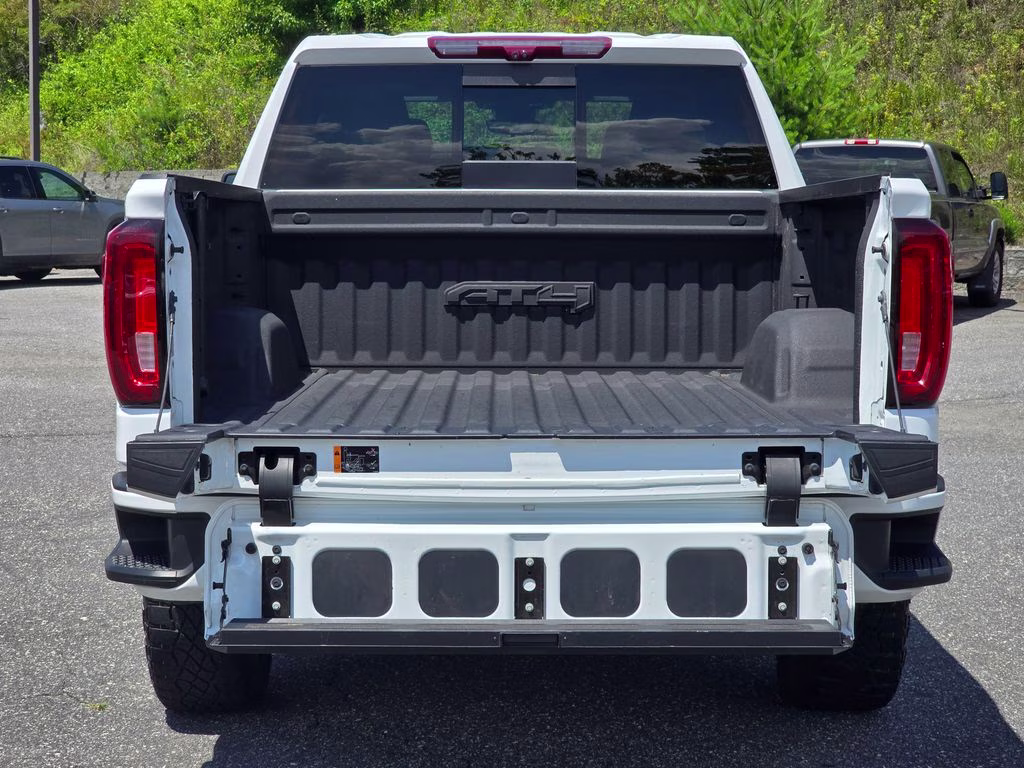 2023 Summit White GMC Sierra 1500 AT4 4X4 Truck