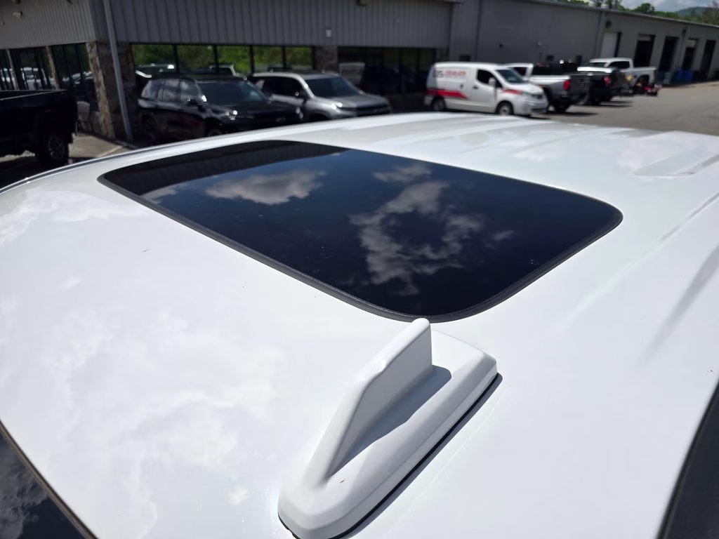 2023 Summit White GMC Sierra 1500 AT4 4X4 Truck