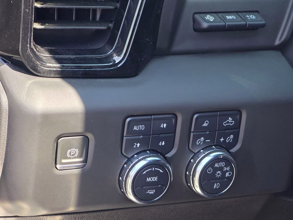 2023 Summit White GMC Sierra 1500 AT4 4X4 Truck