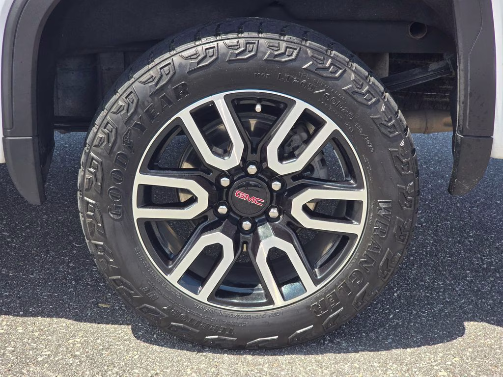 2023 Summit White GMC Sierra 1500 AT4 4X4 Truck