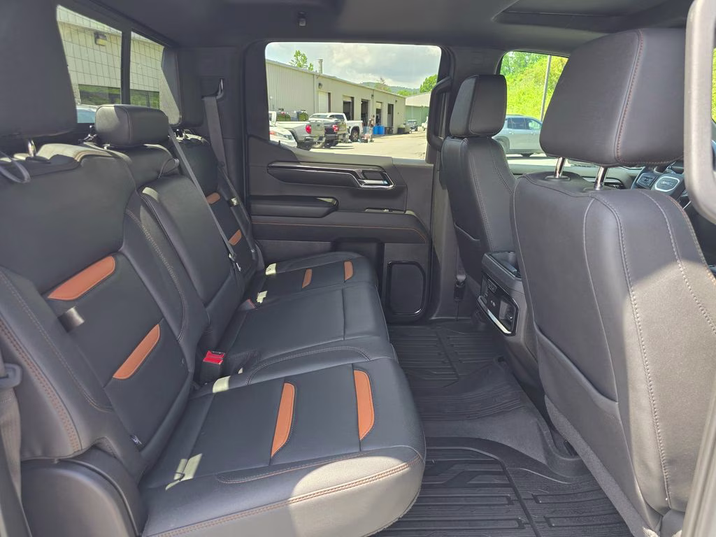 2023 Summit White GMC Sierra 1500 AT4 4X4 Truck