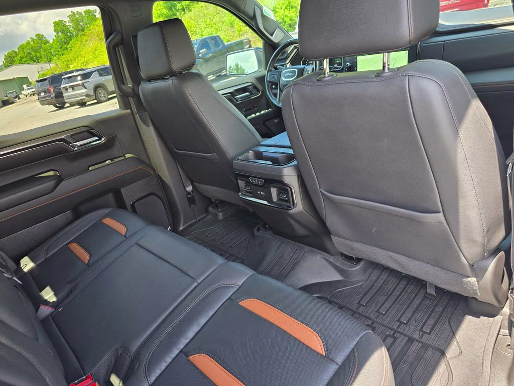 2023 Summit White GMC Sierra 1500 AT4 4X4 Truck