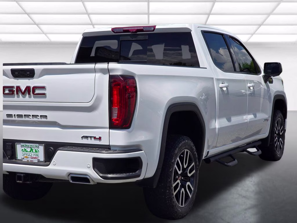 2023 Summit White GMC Sierra 1500 AT4 4X4 Truck