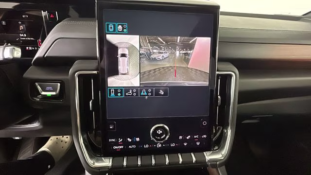 2025 Summit White GMC Yukon Denali 4X4 SUV
