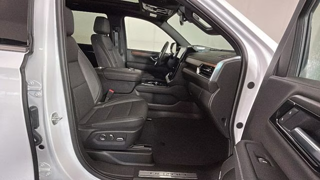 2025 Summit White GMC Yukon Denali 4X4 SUV