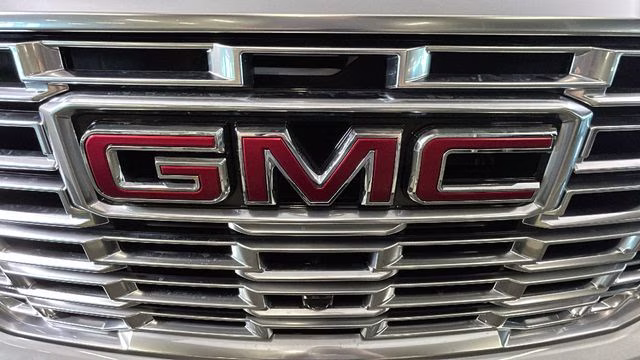 2025 Summit White GMC Yukon Denali 4X4 SUV