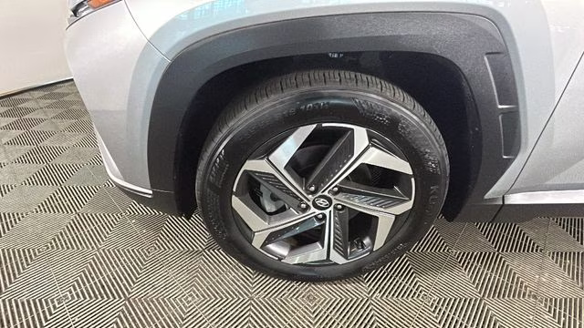 2024 Shimmering Silver Hyundai Tucson SEL FWD SUV