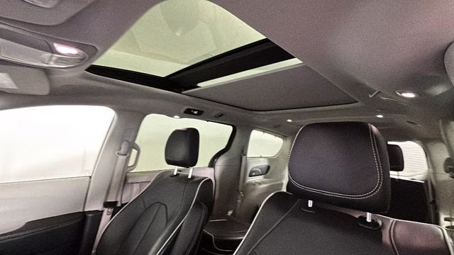 2023 Granite Crystal Metallic Clearcoat Chrysler Pacifica Limited FWD Van