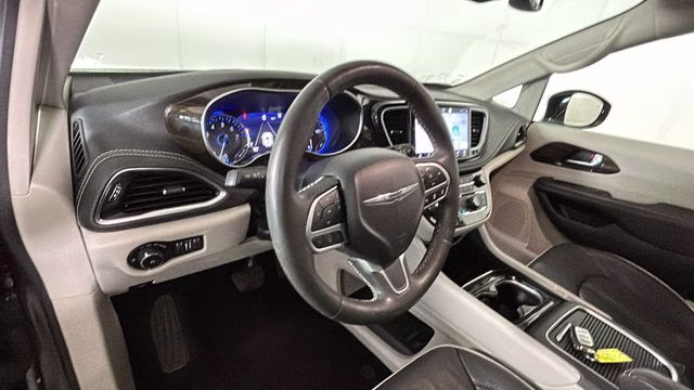 2023 Granite Crystal Metallic Clearcoat Chrysler Pacifica Limited FWD Van
