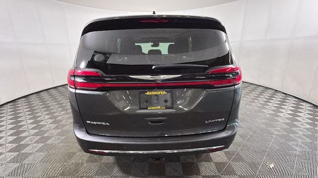 2023 Granite Crystal Metallic Clearcoat Chrysler Pacifica Limited FWD Van