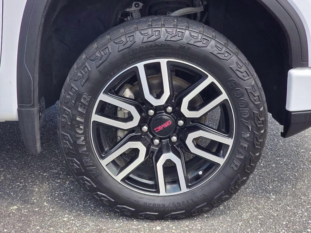 2023 Summit White GMC Sierra 1500 AT4 4X4 Truck