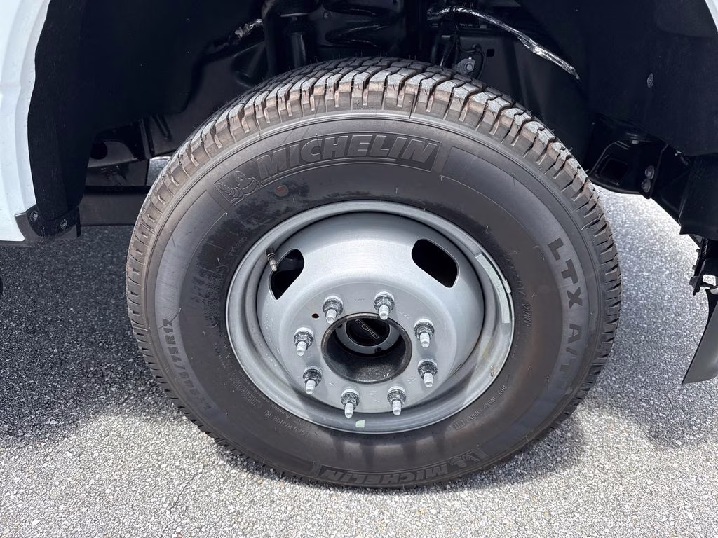 2026 Oxford White Ford Super Duty F-350 DRW XL 4X4 Chassis