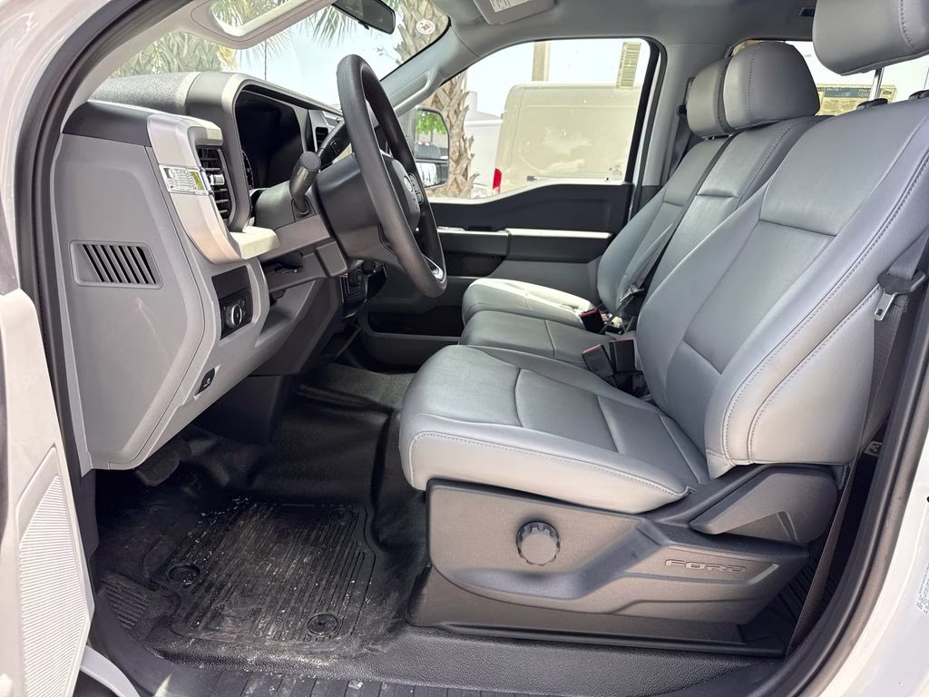 2026 Oxford White Ford Super Duty F-350 DRW XL 4X4 Chassis